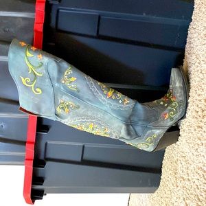 Brand New Gorgeous Flower Child over-knee Western Boots